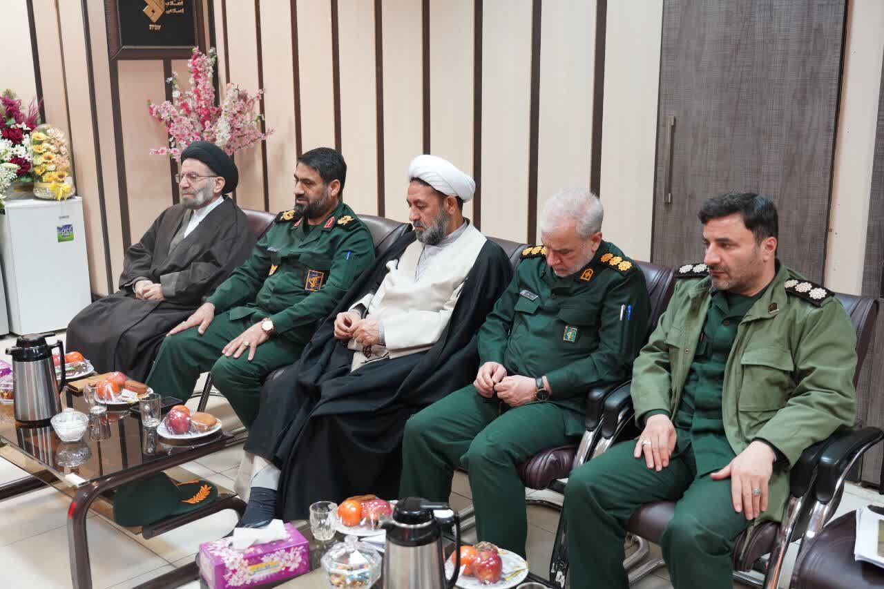 نیروهای مسلح مایه عزت دین و بازوی ولایت هستند