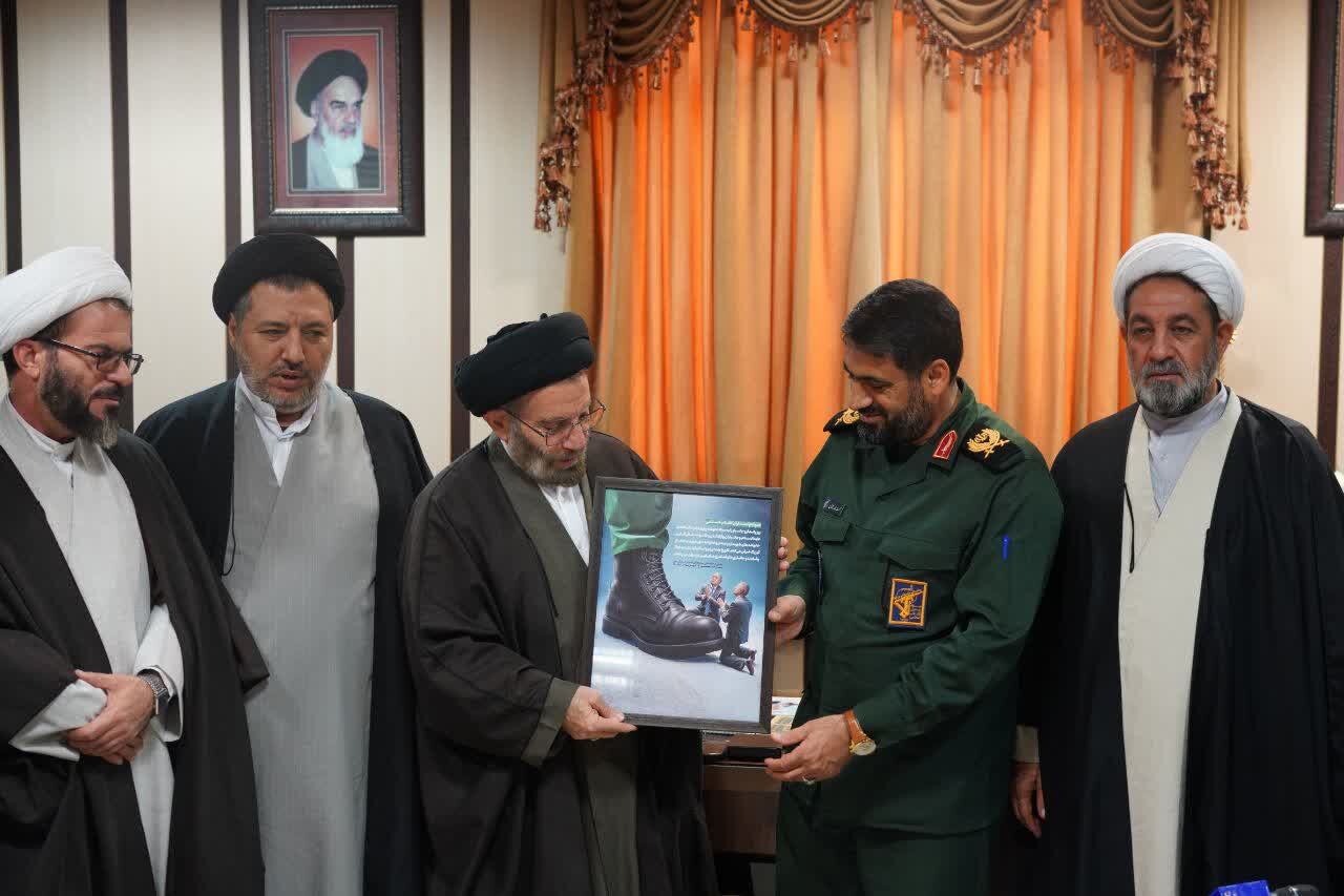 نیروهای مسلح مایه عزت دین و بازوی ولایت هستند