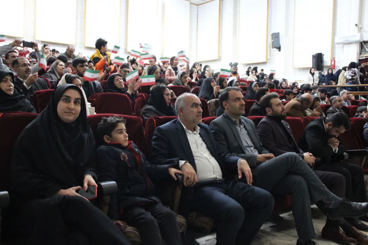 کاروان شادی «فجر انقلاب» به میزبانی دورود برگزار شد