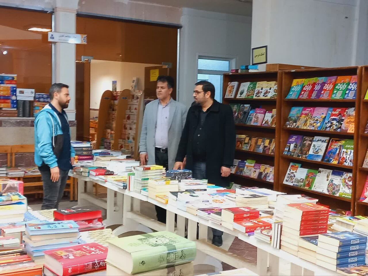 نمایشگاه کتاب در سقز برپا شد