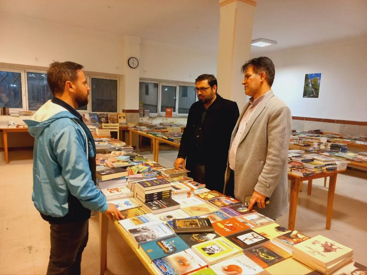 نمایشگاه کتاب در سقز برپا شد