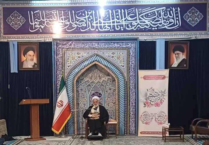 تأکید نماینده ولی فقیه در استان مرکزی بر لزوم خدمت‌رسانی و تقویت اعتماد عمومی در هفته دولت