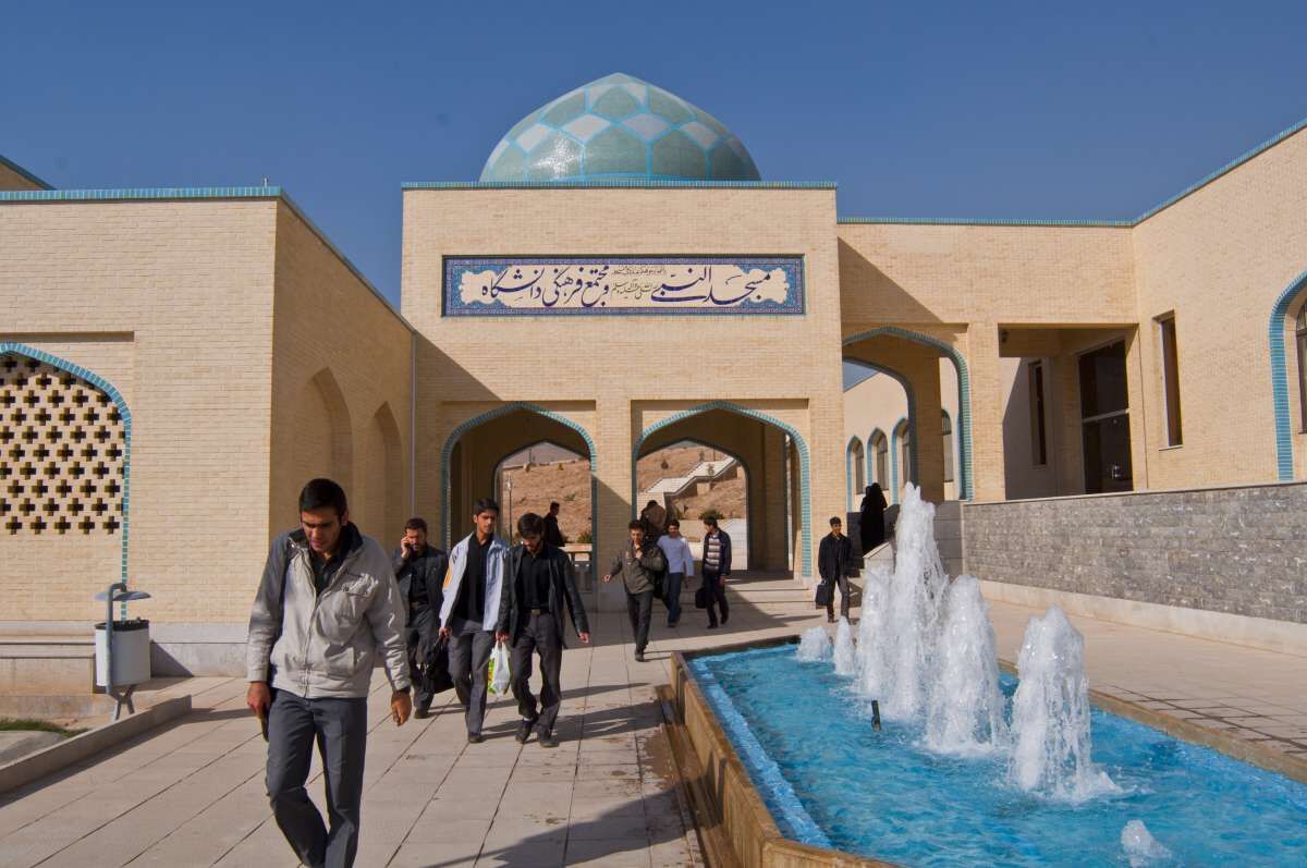 مسجدالنبی(ص) خمینیشهر، نگین مساجد دانشگاهی