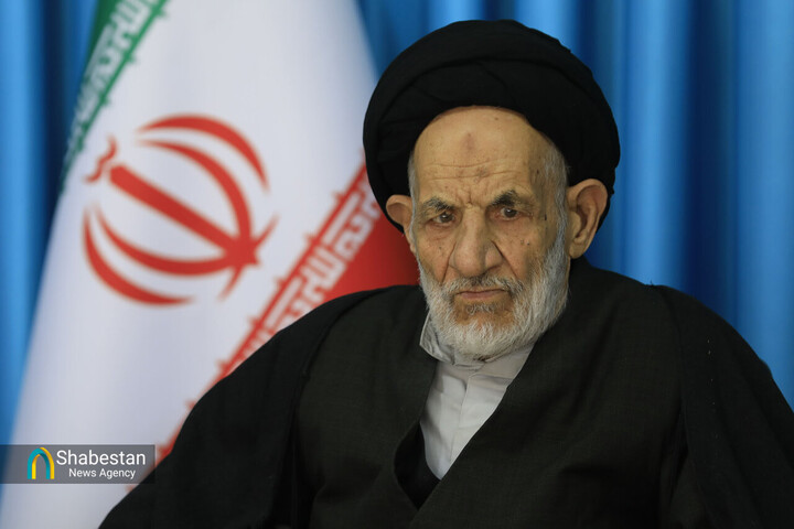 اثرگذاری ابزار هنر و شعر بر زمین گیر کردن دشمن در جنگ نرم