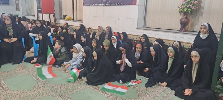 حضور کودکان و نوجوانان در فعالیت‌های انقلابی و دینی مسجدی ضروری است