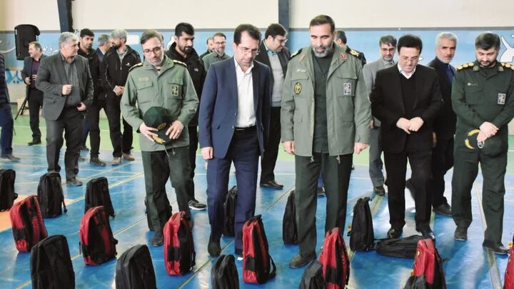 توزیع هزار بسته آموزشی در بین دانش آموزان نیازمند خراسان شمالی