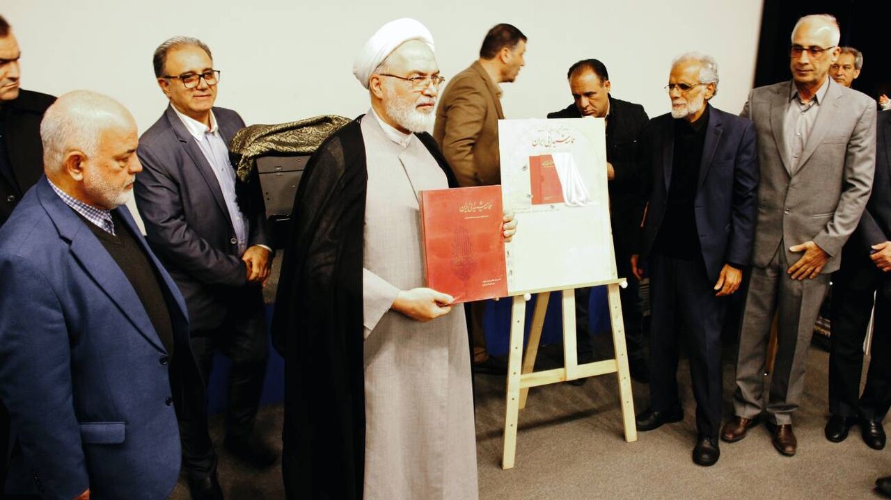 «حماسه شیدایی ایران» اثر هنرمند آران و بیدگلی رونمایی شد