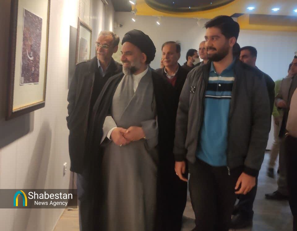 نمایشگاه عکس رستاخیز در ازنا افتتاح شد