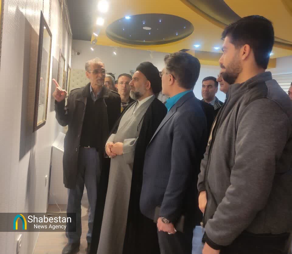 نمایشگاه عکس رستاخیز در ازنا افتتاح شد