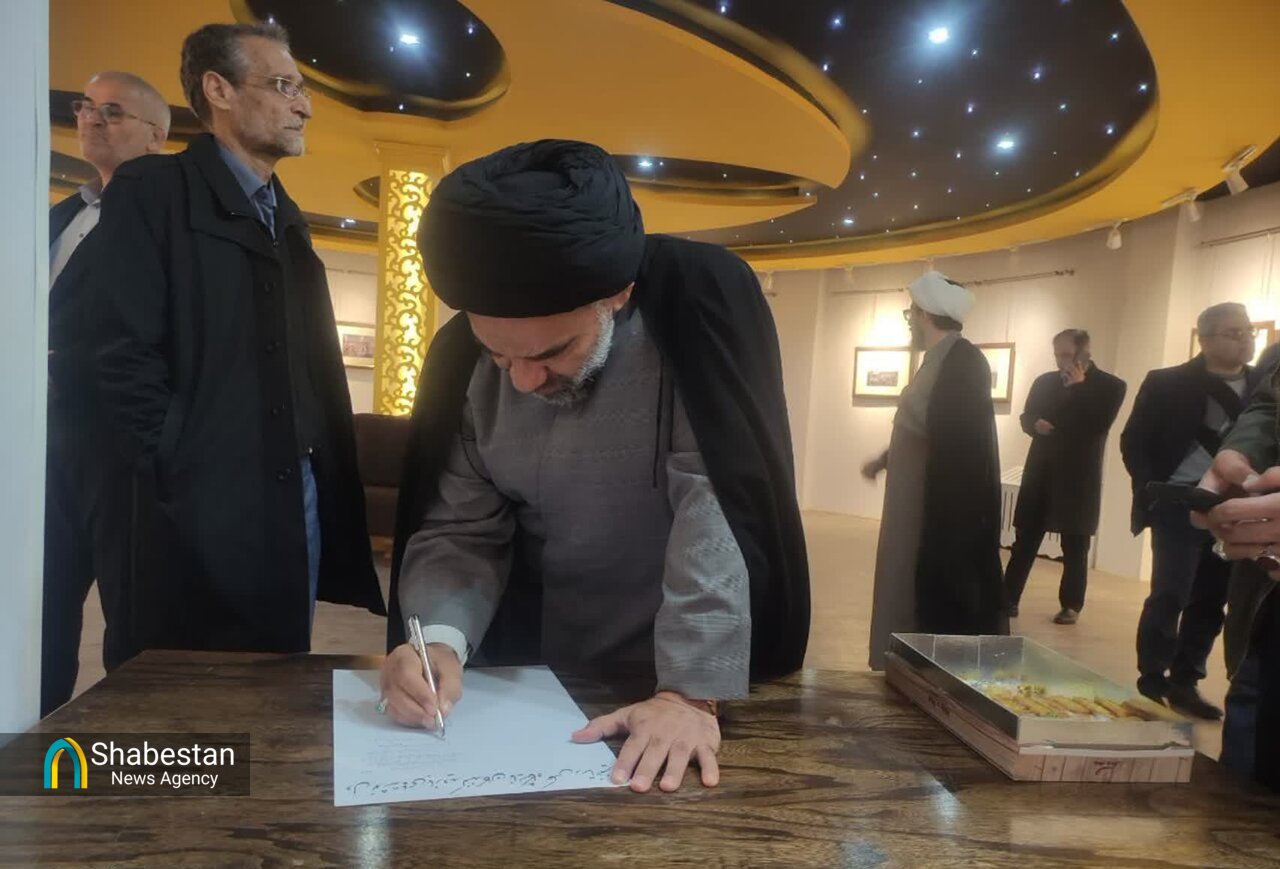 نمایشگاه عکس رستاخیز در ازنا افتتاح شد