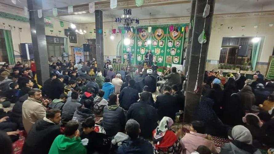 هشتمین شب جشن مسجدی انقلاب بوی خاکریز و سنگر گرفت