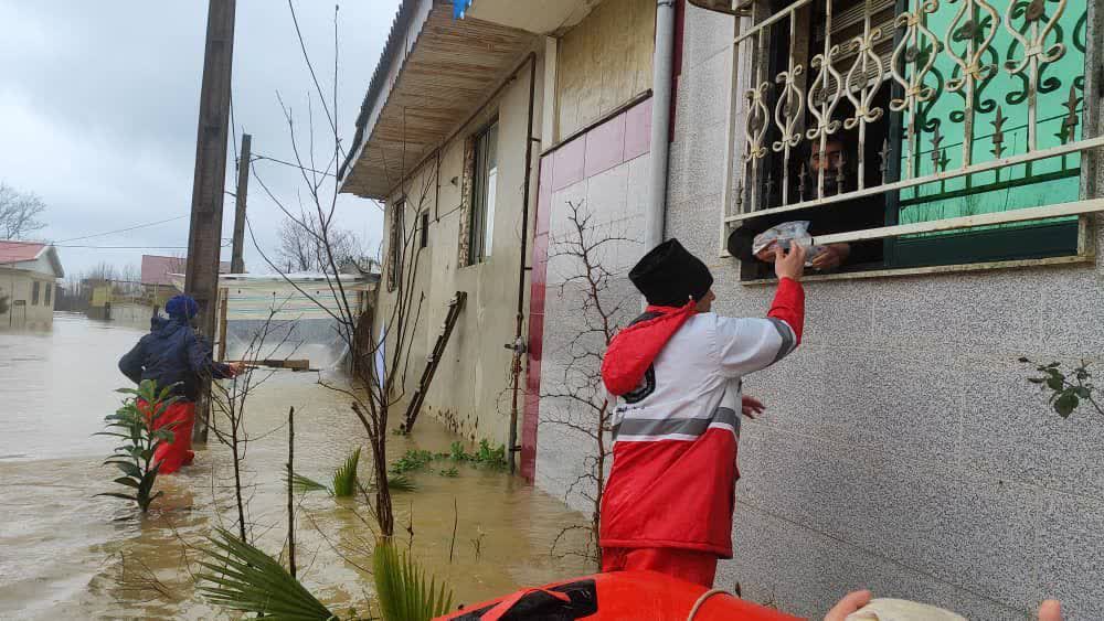 مواکب حسینی گیلان تا پایان بحران در کنار مردم آسیب دیده سیل قرار دارند