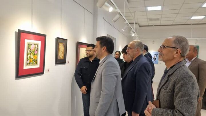 نمایشگاه آثار هفدهمین جشنواره هنرهای تجسمی فجر در بیرجند گشایش یافت