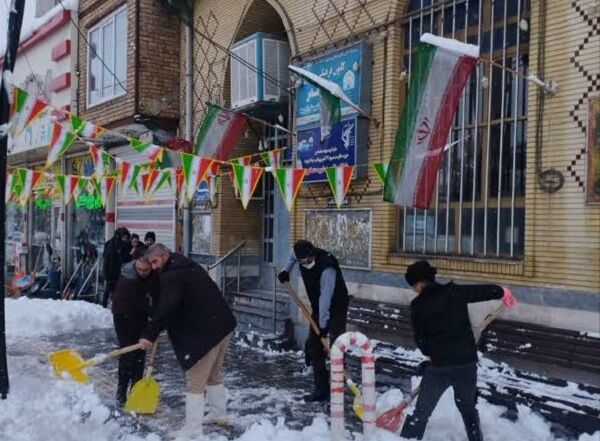 گروه‌های جهادی کانون‌های مساجد؛ کمک‌رسان برف‌روبی در سطح شهرها