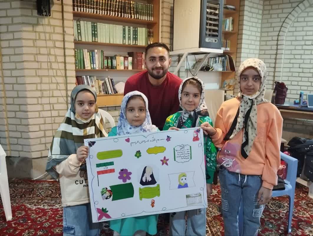 جشن مادر و کودکی «فجر مهدوی» با محوریت ساخت روزنامه دیواری در کانون امام رضا(ع) برگزار شد