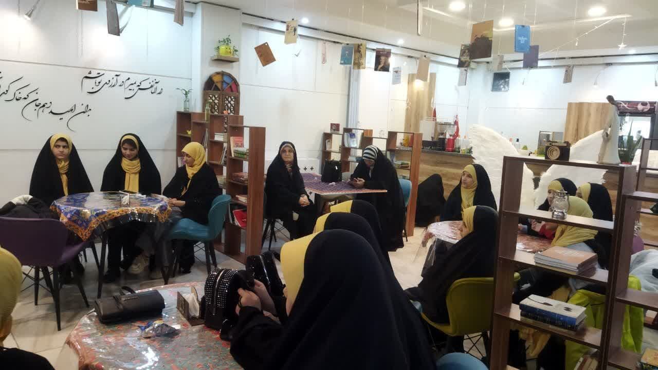 پاتوق گفتگوی مهدویت با حضور بانوان مسجدی برگزار شد