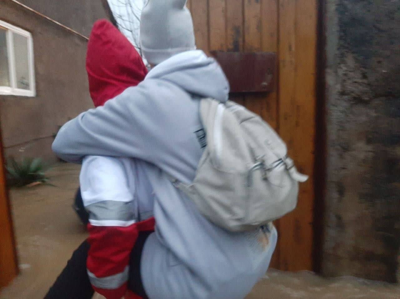 موج همدلی در زیر بارش برف و باران