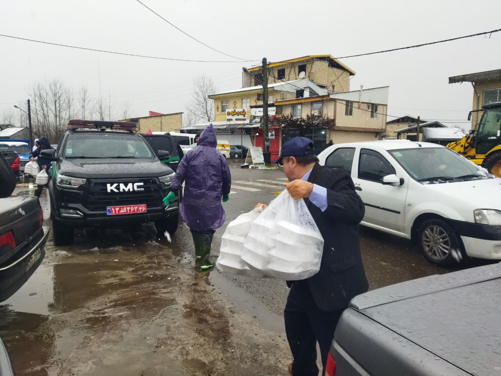 موج همدلی در زیر بارش برف و باران