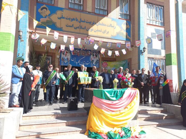 از برپایی محفل شعر انقلاب تا اهتزاز پرچم رضوی در دیار خاوران