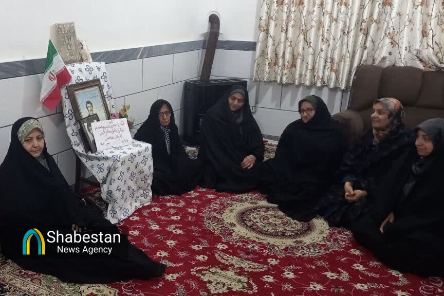 دیدار اعضای کانون امام رضا(ع) با خانواده شهید «رستم هدایتی کرد»