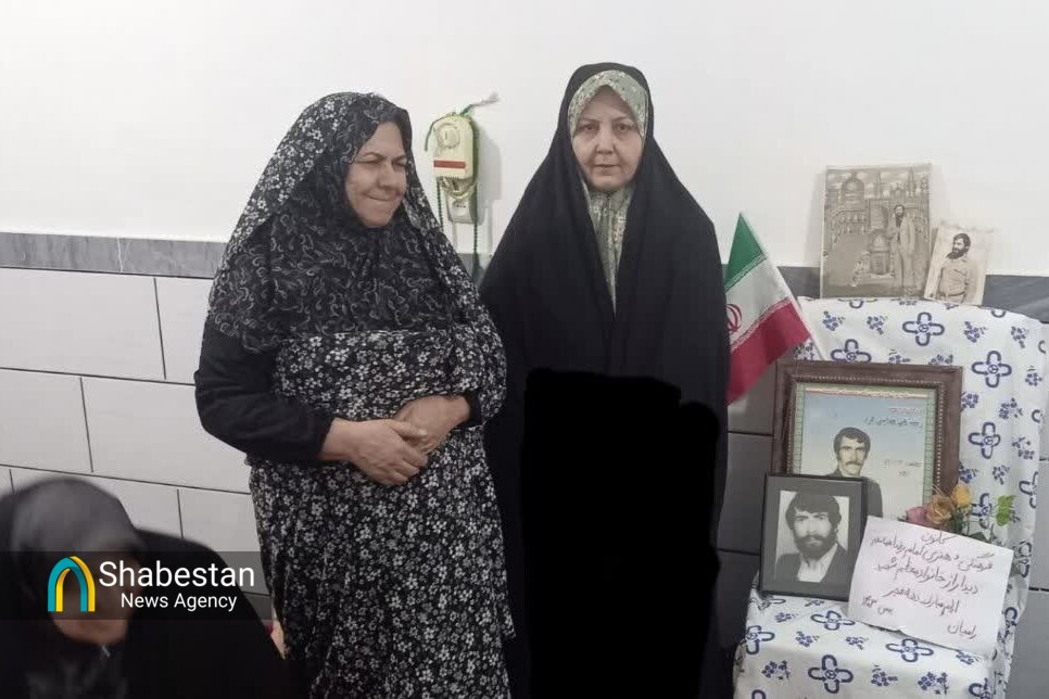 دیدار اعضای کانون امام رضا(ع) با خانواده شهید «رستم هدایتی کرد»