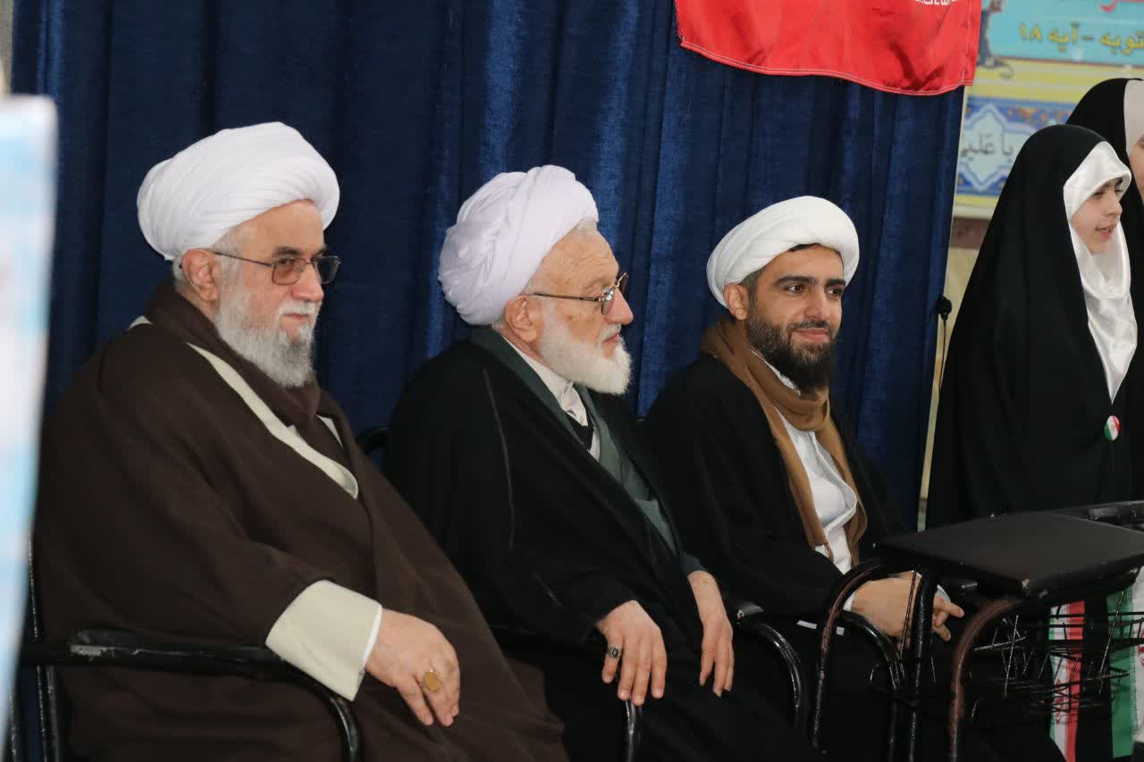 اسلام تنها قدرتیست که مقابل استکبار ایستاده است