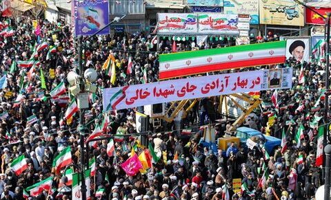 آغاز خروش مردم قم در چهل و ششمین فجر انقلاب در قم