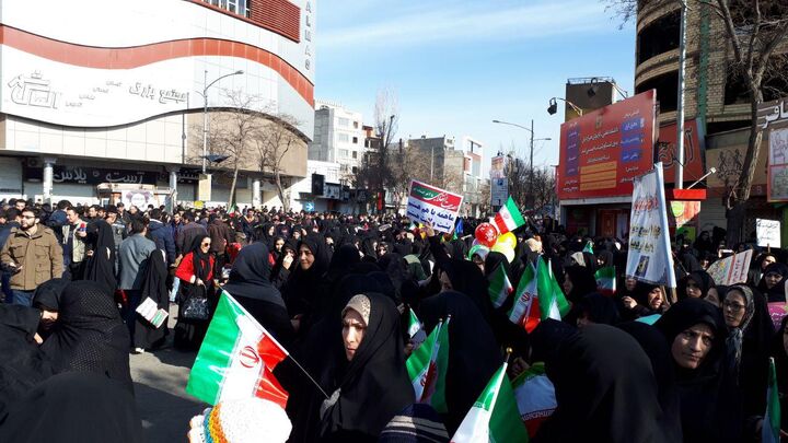 راهپیمایی ۲۲ بهمن‌ماه در اردبیل آغاز شد / شعار «همه می‌آئیم» بر سر زبان‌ها بود