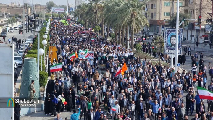 دمای منفی ۱۵ درجه سانتی‌گراد هم مانع حضور همدانی ها در راهپیمایی ۲۲ بهمن نشد