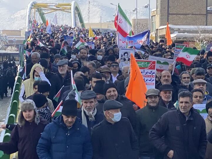 راهپیمایی ۲۲ بهمن در ۱۴۰ نقطه شهری و روستایی استان مرکزی برگزار شد