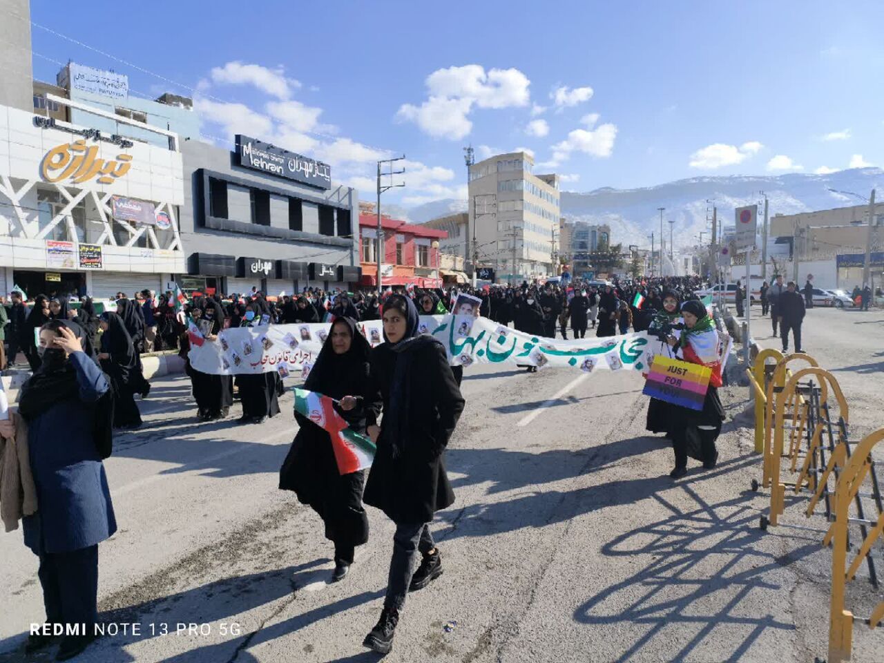 گرمای حضور مردم، برف‌های زمستان در ایلام را ذوب کرد