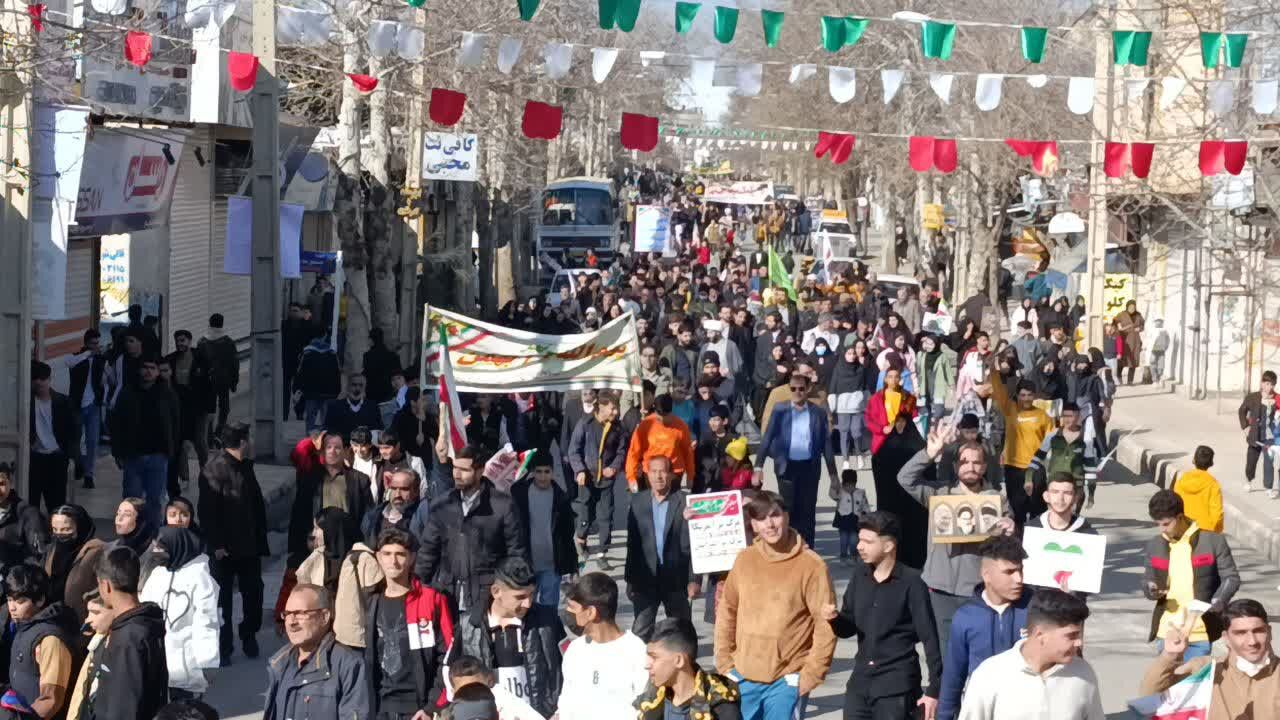 راهپیمایی یومالله ۲۲ بهمن، فریادی رسا در دفاع از انقلاب اسلامی/آغاز راهپیمایی ۲۲ بهمن در لرستان