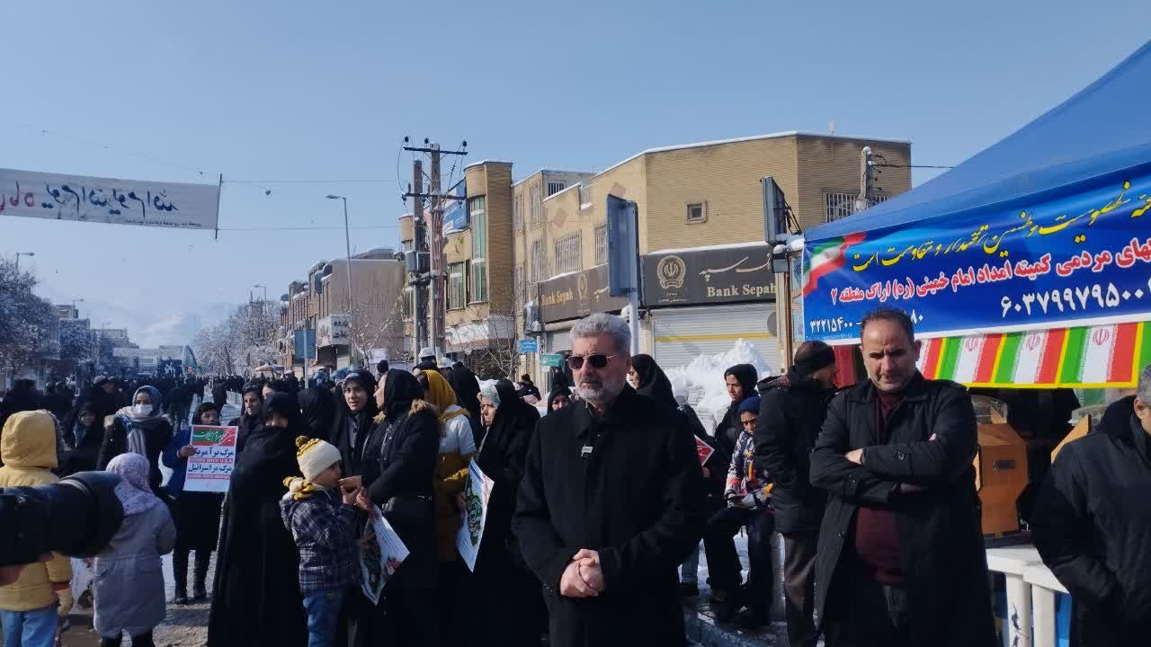 جشن انقلاب با حضور پرشور مردم انقلابی و ولایتمدار شهر اراک در میدان شهدای این شهر برگزار شد