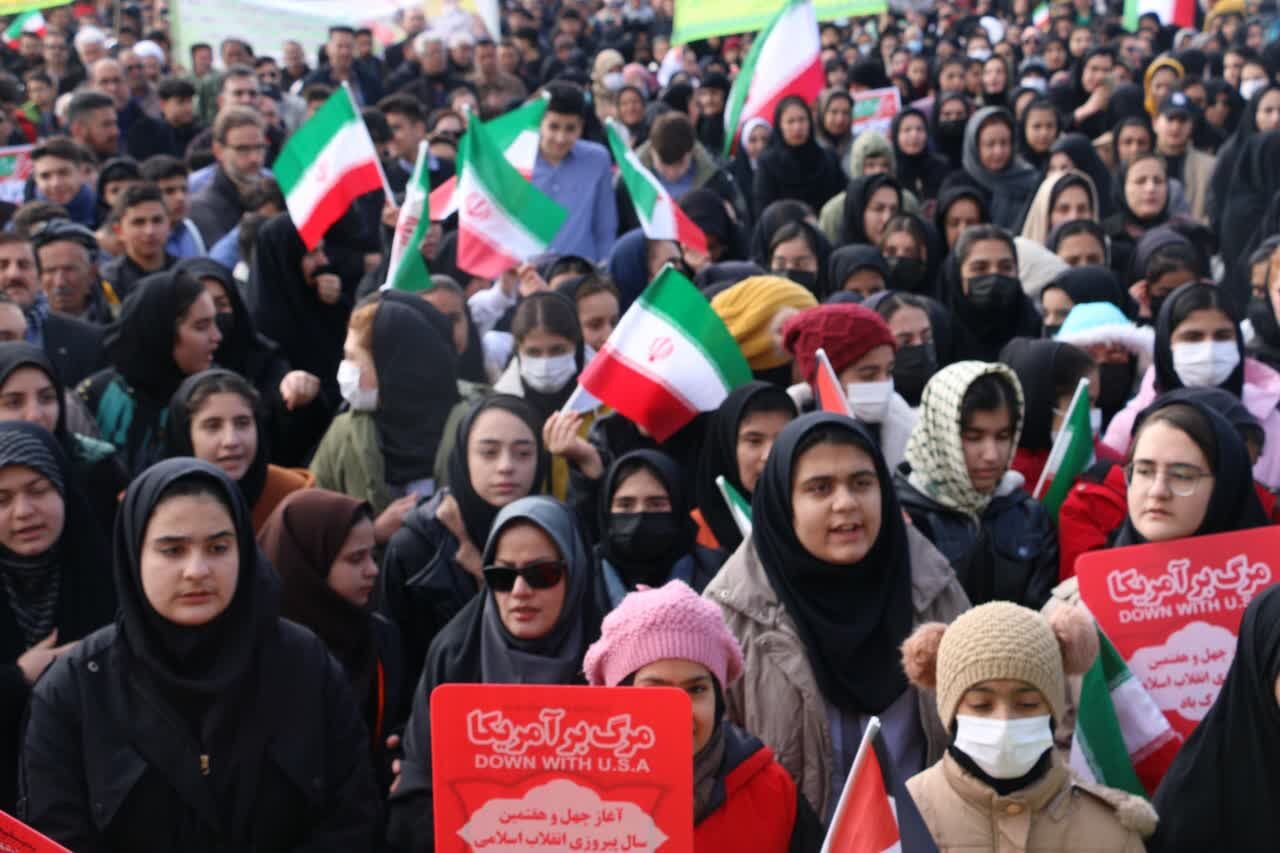 شیعه و سنی در ۲۲ بهمن حماسه آفریدند/طنین مرگ بر آمریکا در کردستان