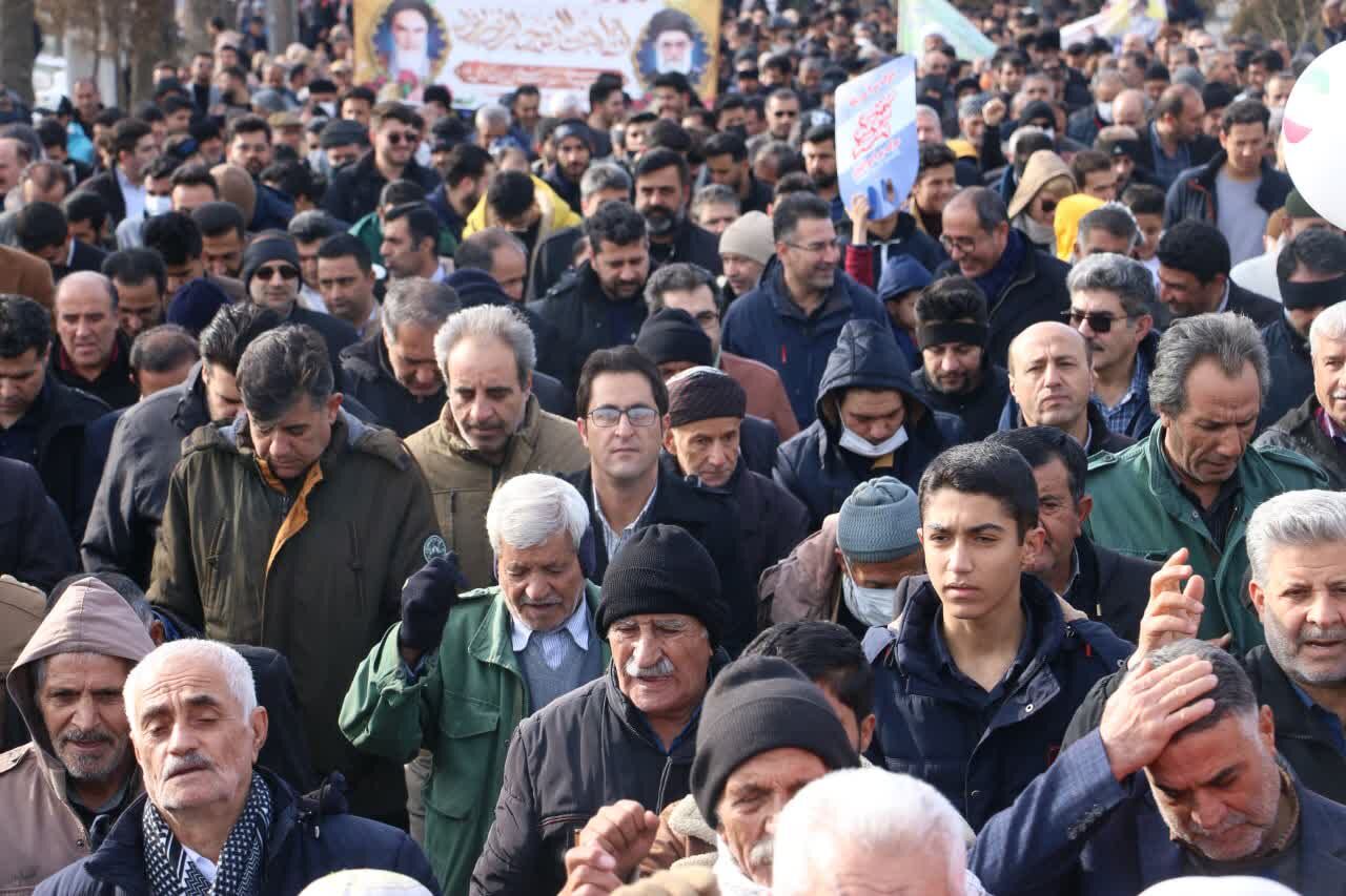شیعه و سنی در ۲۲ بهمن حماسه آفریدند/طنین مرگ بر آمریکا در کردستان