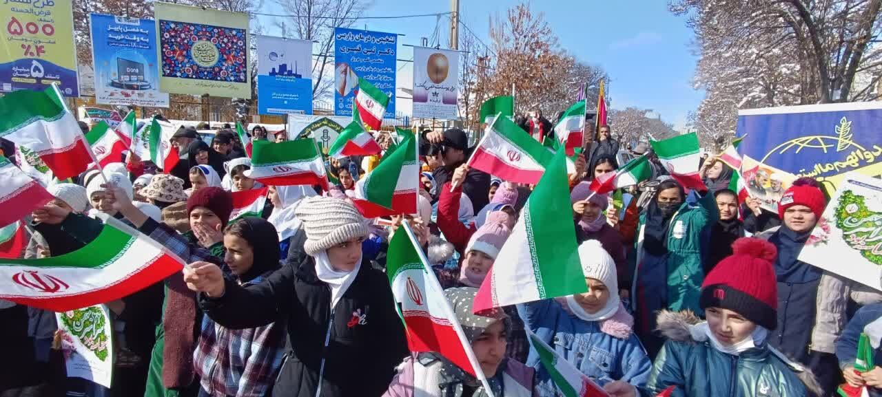 شیعه و سنی در ۲۲ بهمن حماسه آفریدند/طنین مرگ بر آمریکا در کردستان