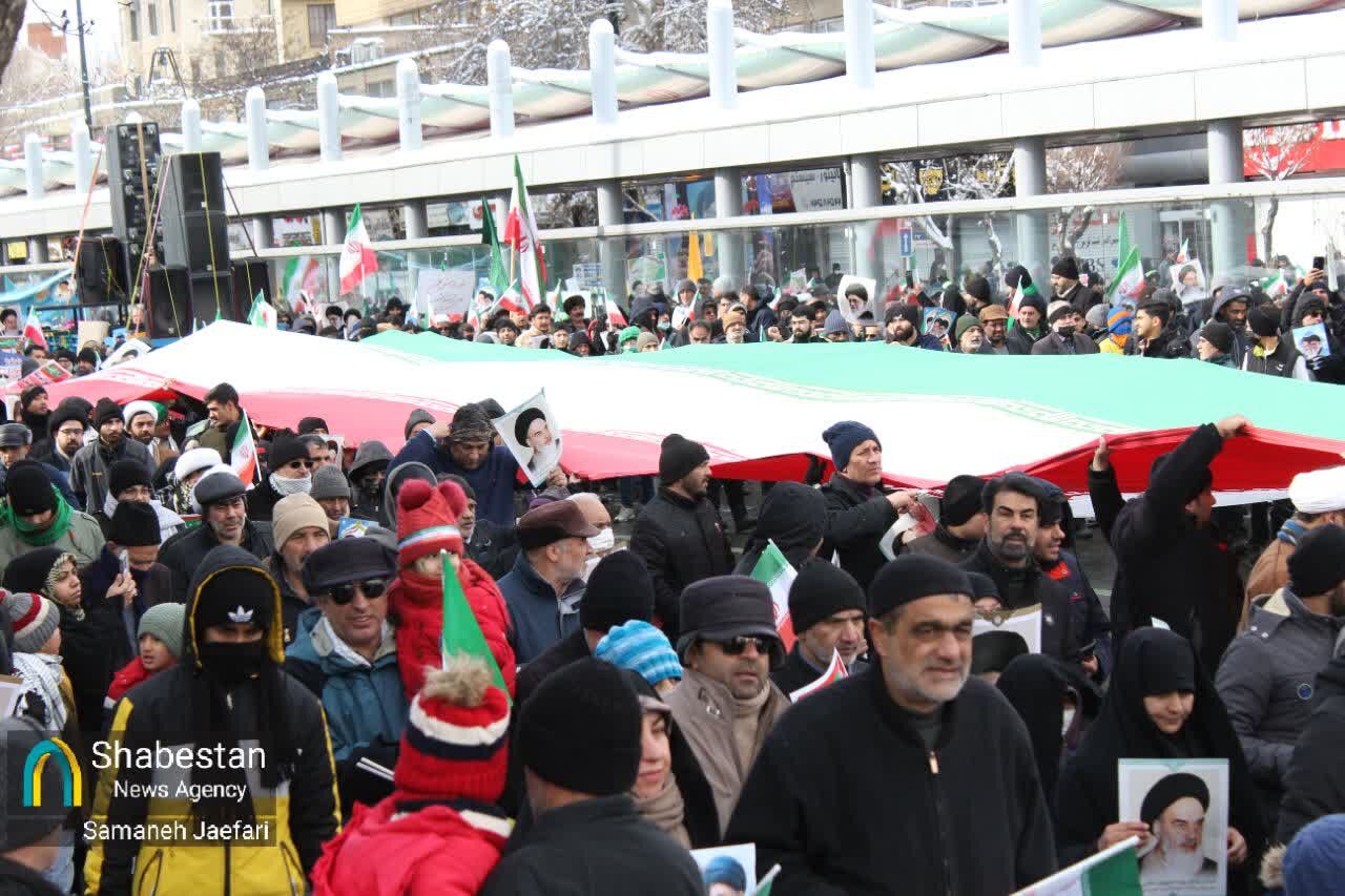 سنگ تمام مشهدیهای در ۲۲ بهمن منهای ۴درجه