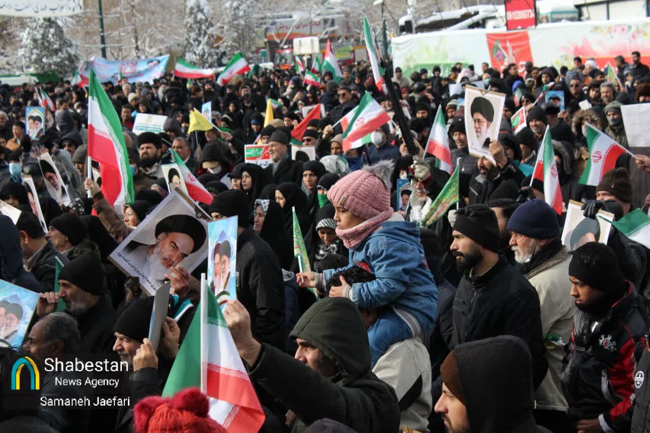 سنگ تمام مشهدیهای در ۲۲ بهمن منهای ۴درجه