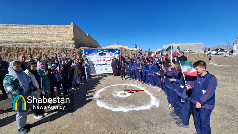 فراسوی نگرش مدرسهسازی در استان اصفهان