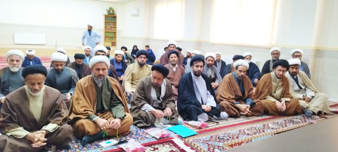 مدیریت امام جماعت باید اخلاقی باشد نه تحکمی