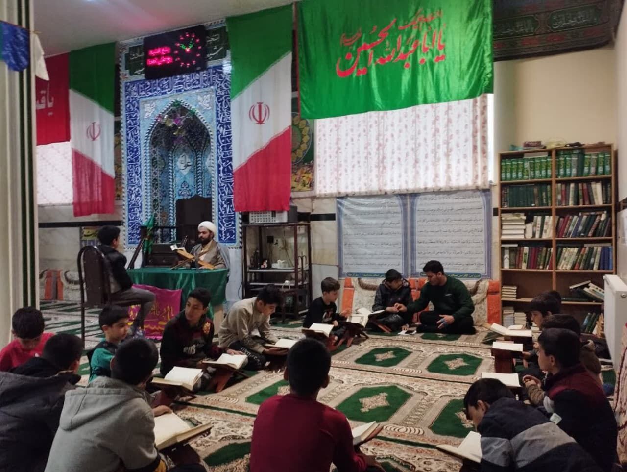 جوانان با حضور پرشور خود در مراسمها، روحیه تعاون و همبستگی را تقویت میکنند