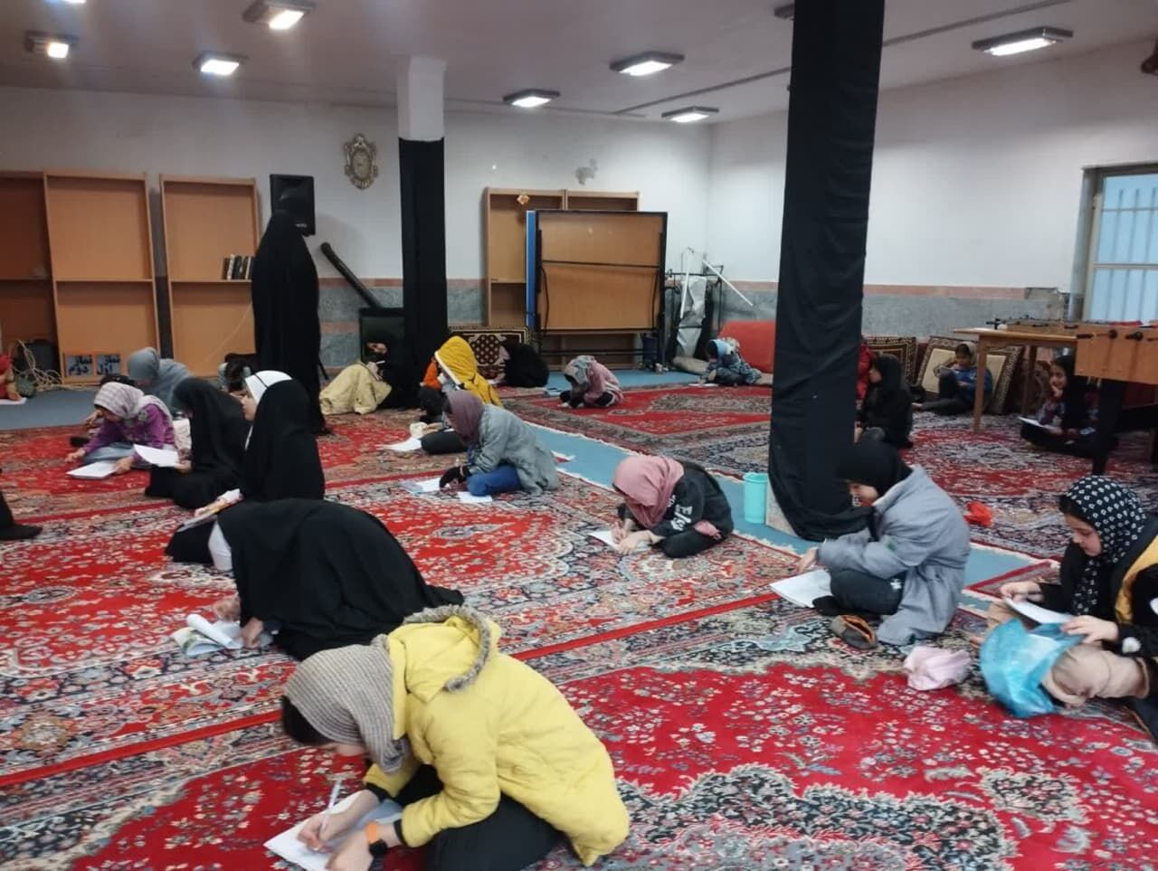 جوانان با حضور پرشور خود در مراسمها، روحیه تعاون و همبستگی را تقویت میکنند