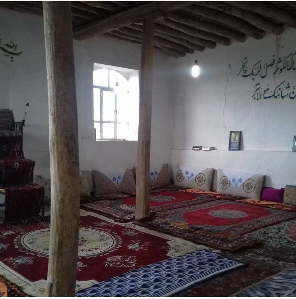 قامتِ خمیده تنها مسجدِ یک روستا در خوی؛ چشم بهراه مساعدت