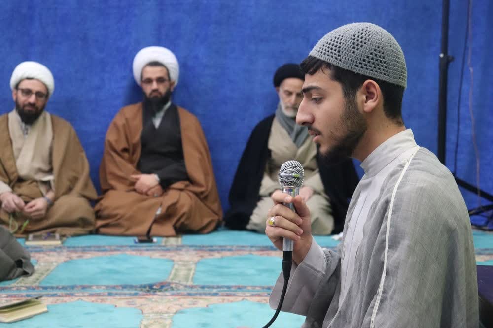 تهذیب نفس و کسب رضایت امام زمان از شاخصه‌های طلبه امام زمانی است