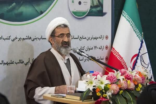 نرمافزار کتابخانه «انساب سادات» رونمایی شد/سادات به عنوان الگوهای اخلاقی و دینی جامعه شناخته میشوند