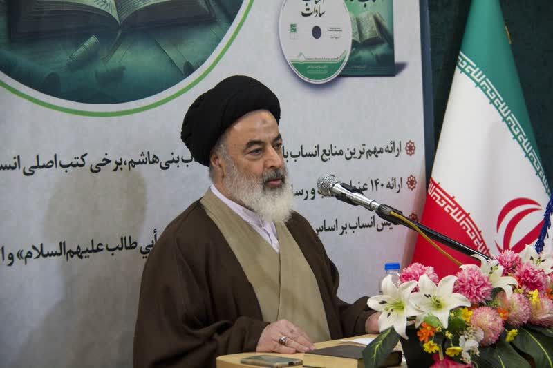 نرمافزار کتابخانه «انساب سادات» رونمایی شد/سادات به عنوان الگوهای اخلاقی و دینی جامعه شناخته میشوند