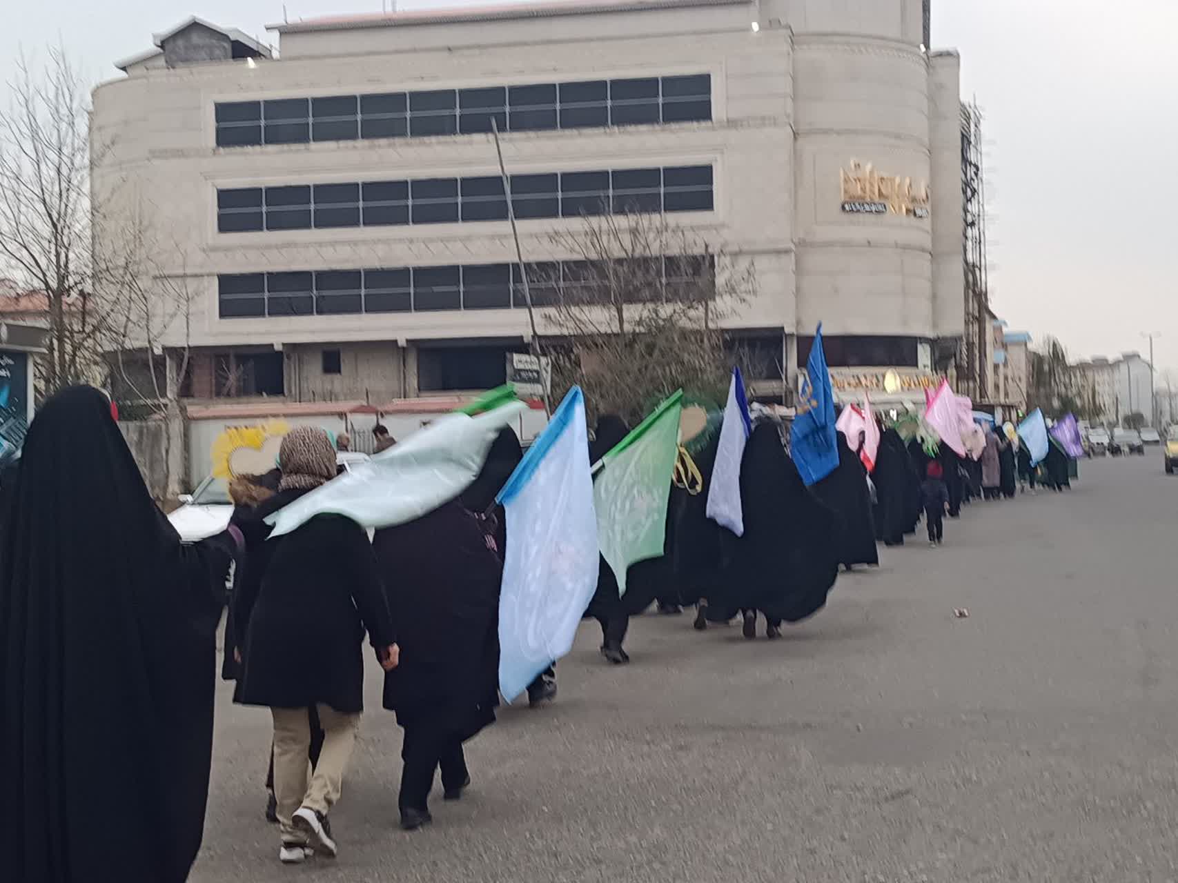 برپایی کاروان شادی پرچمداران گل نرگس در رشت
