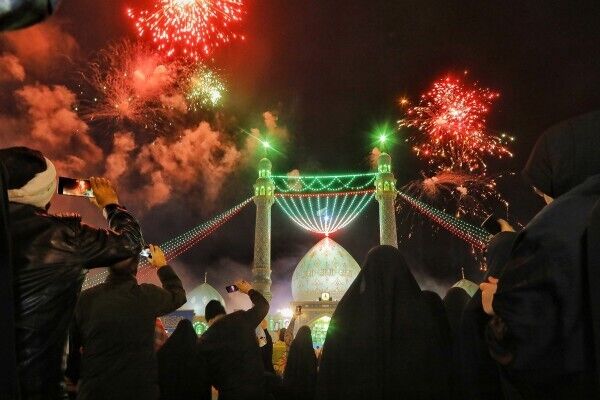 طنین لبیک یا مهدی در جشن میلیونی نیمه شعبان در مسجد مقدس جمکران