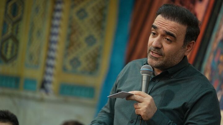 محسن عرب‌خالقی موندنی‌ترین را برای شب زیارتی سیدالشهدا(ع) خواند + فیلم