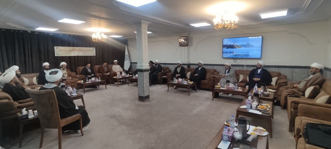 ائمه جمعه به عنوان فرماندهان قرارگاه فرهنگی هستند